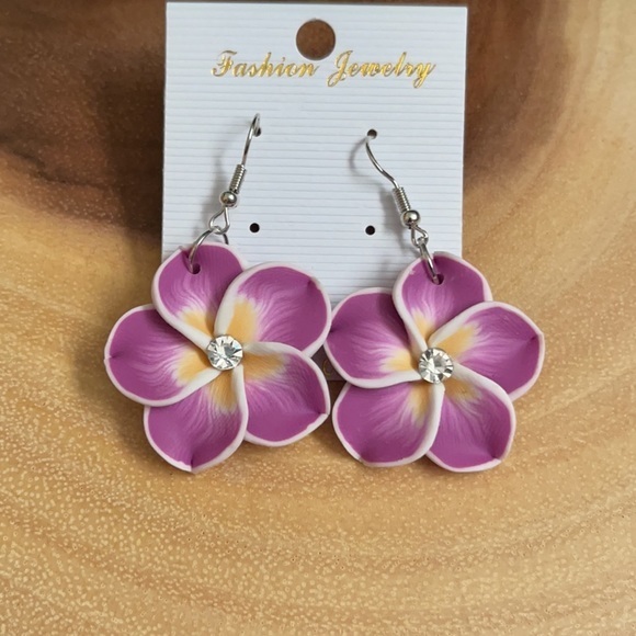 Jewelry - Hawaiian Beautiful Plumeria Earrings NEW